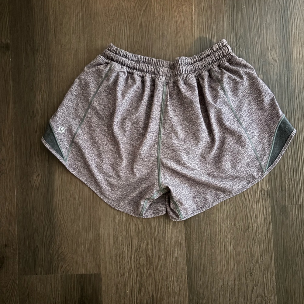 Lululemon Heathered Gray Hottie Hot Shorts Sz 6 - Picture 4 of 5